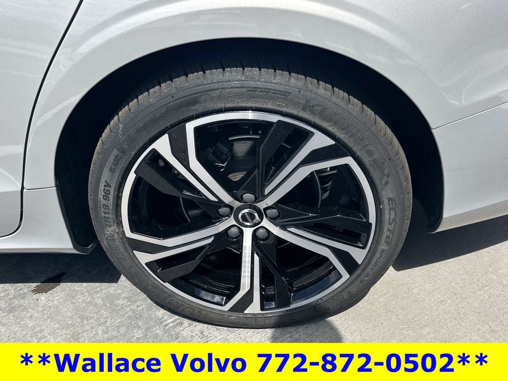 2023 Volvo S60 B5 Plus Dark Theme