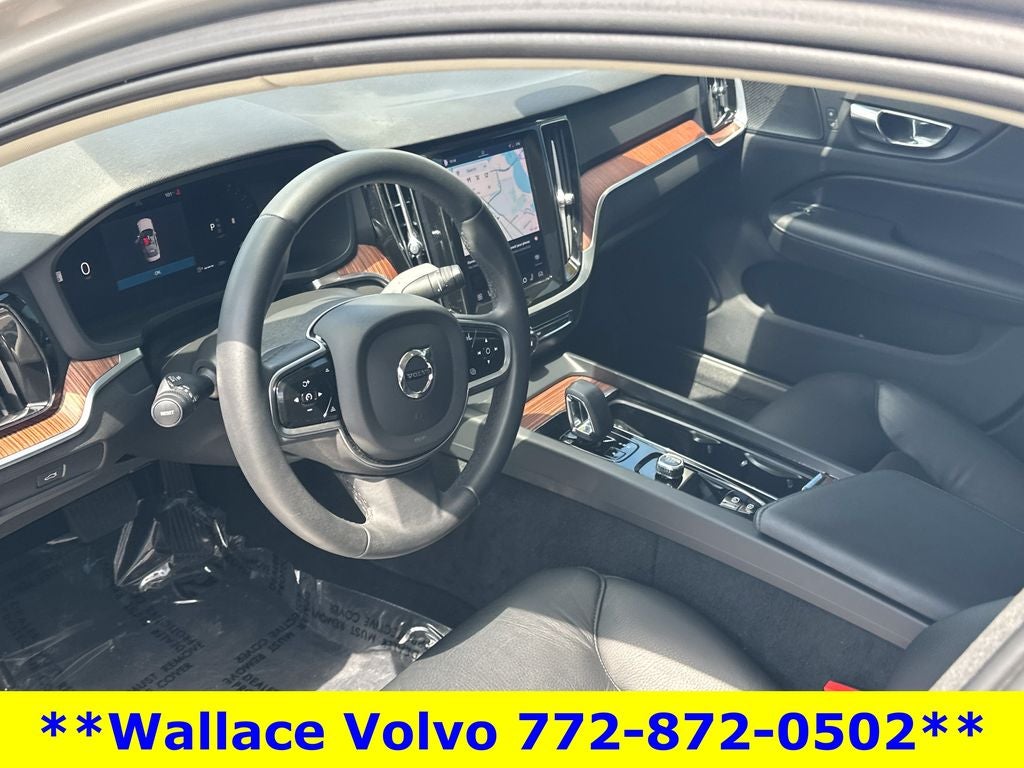 2023 Volvo S60 B5 Plus Dark Theme
