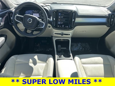 2022 Volvo XC40 Momentum