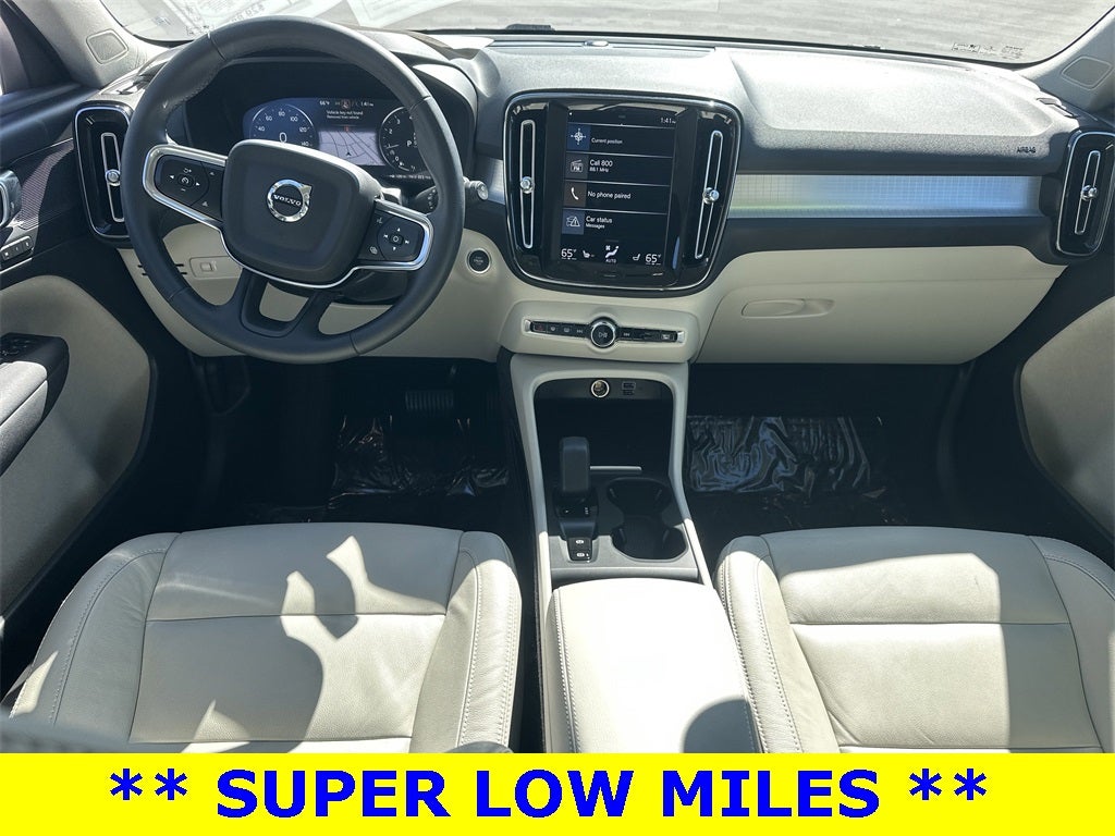 2022 Volvo XC40 Momentum