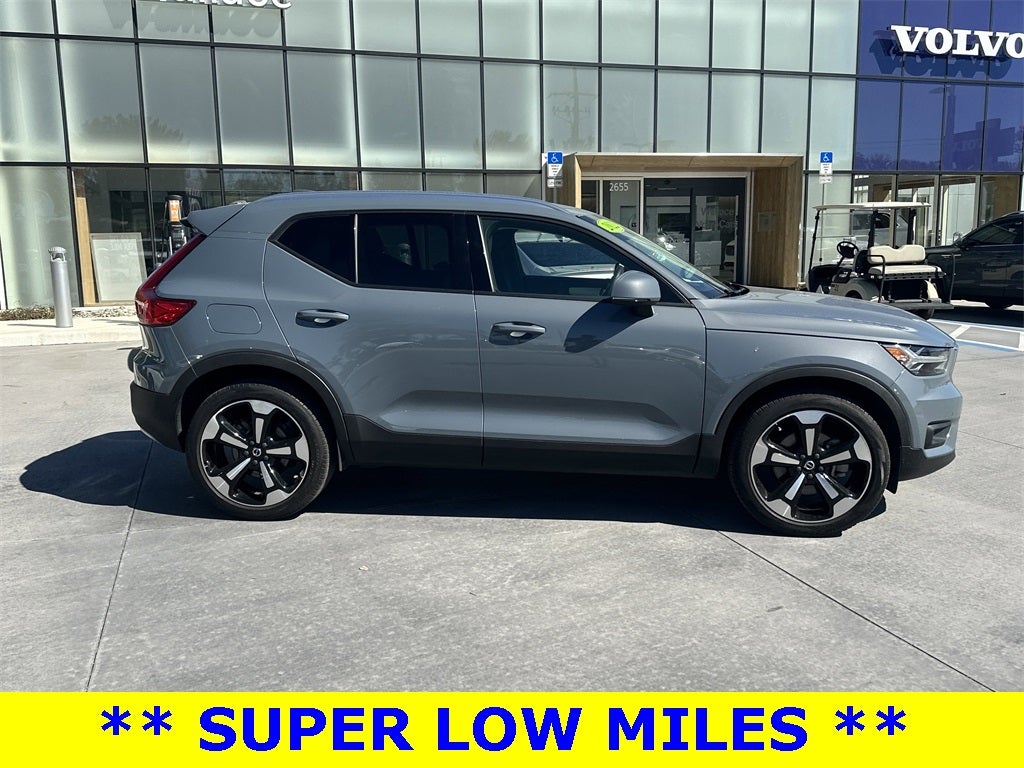 2022 Volvo XC40 Momentum