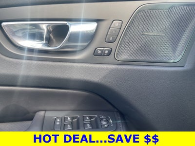 2023 Volvo XC60 Recharge Plug-In Hybrid T8 Plus Dark Theme