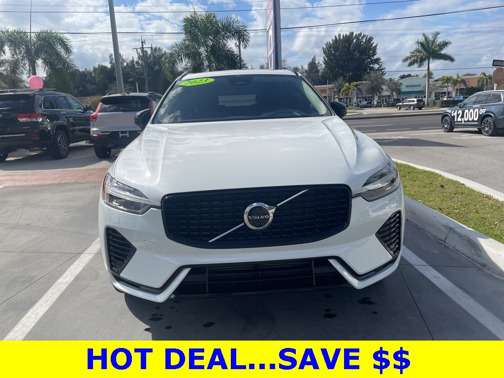 2023 Volvo XC60 Recharge Plug-In Hybrid T8 Plus Dark Theme