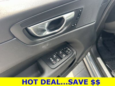 2023 Volvo XC60 B5 Plus Bright Theme