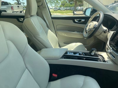 2024 Volvo XC60 B5 Plus Dark Theme