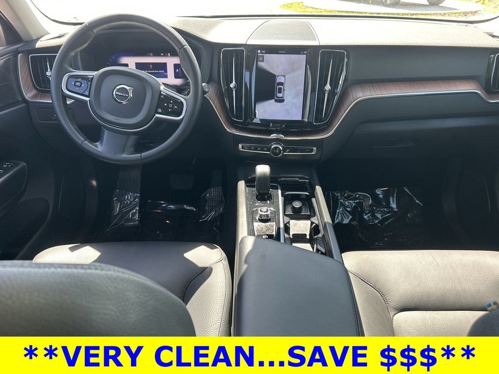 2023 Volvo XC60 B5 Plus Dark Theme