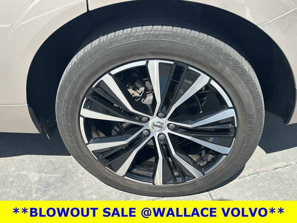 2024 Volvo XC60 B5 Ultimate Dark Theme