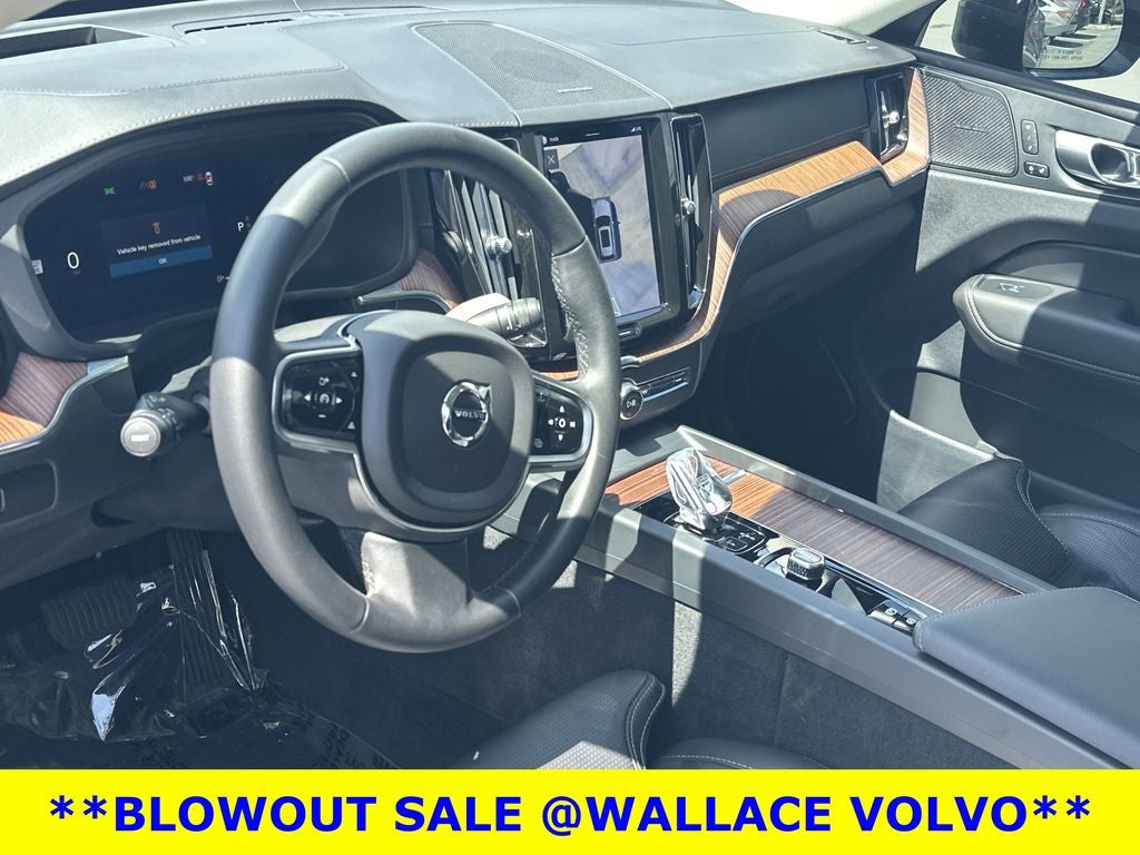 2024 Volvo XC60 B5 Ultimate Dark Theme