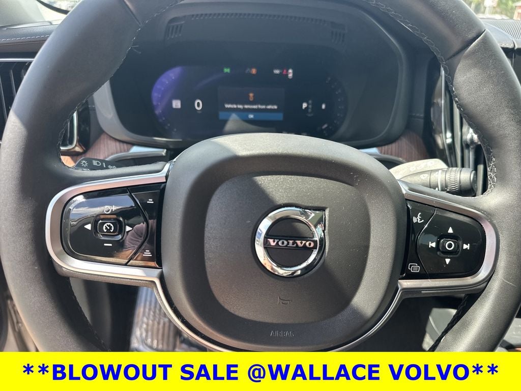 2024 Volvo XC60 B5 Ultimate Dark Theme