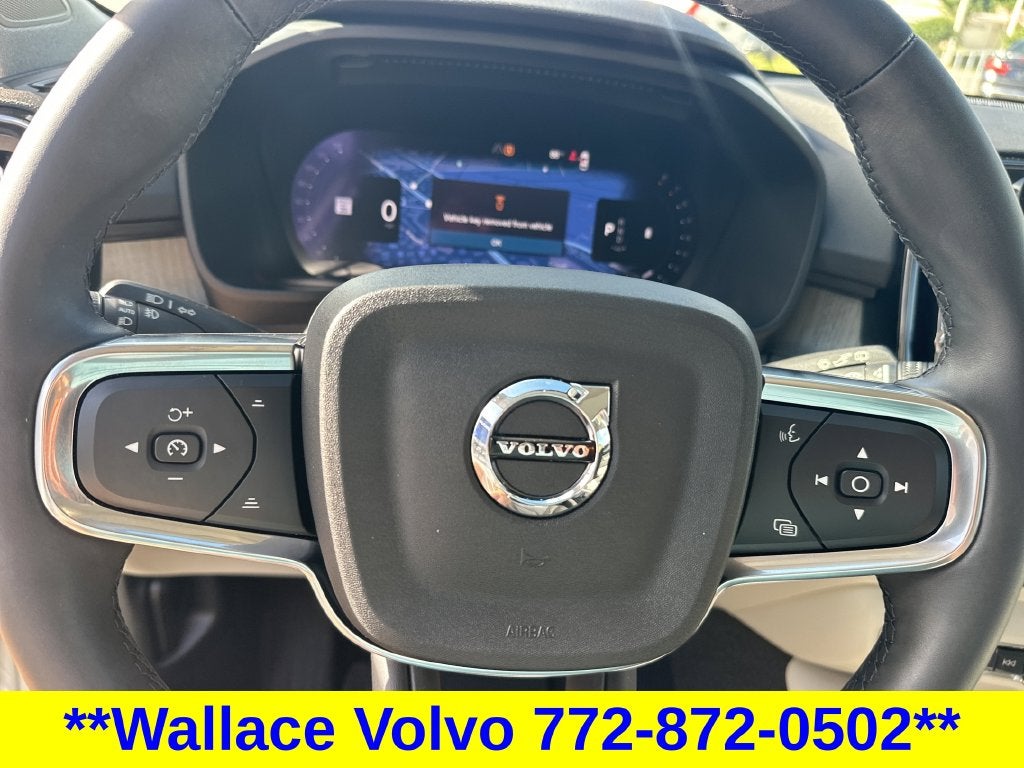 2024 Volvo XC40 B5 Plus Bright Theme