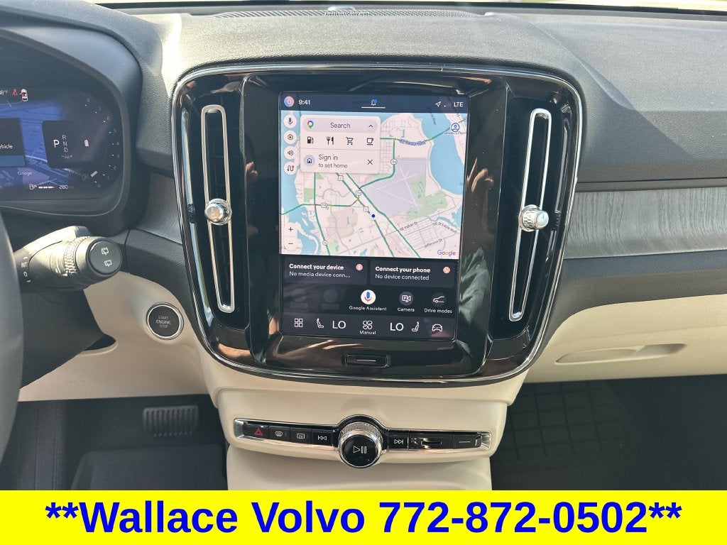 2024 Volvo XC40 B5 Plus Bright Theme