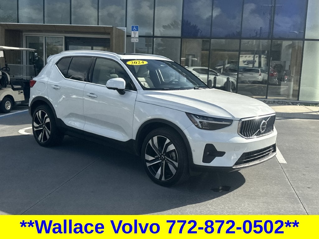 2024 Volvo XC40 B5 Plus Bright Theme