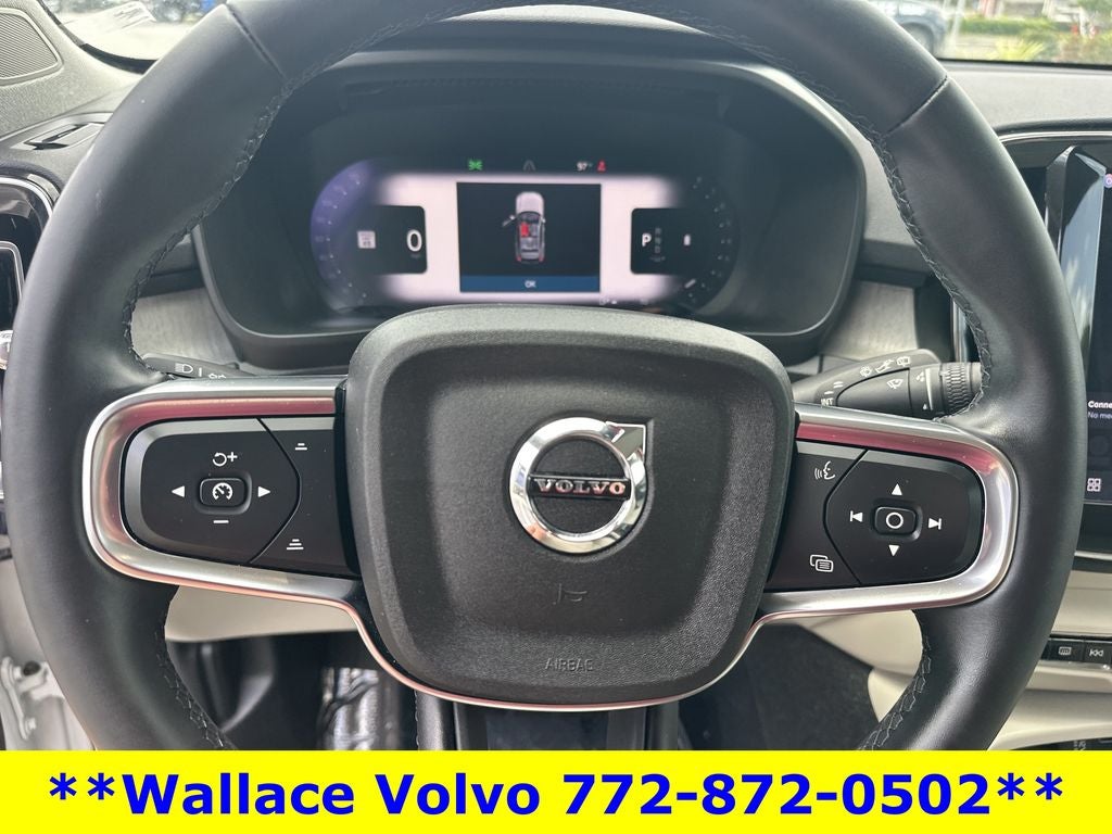 2023 Volvo XC40 B5 Plus Bright Theme