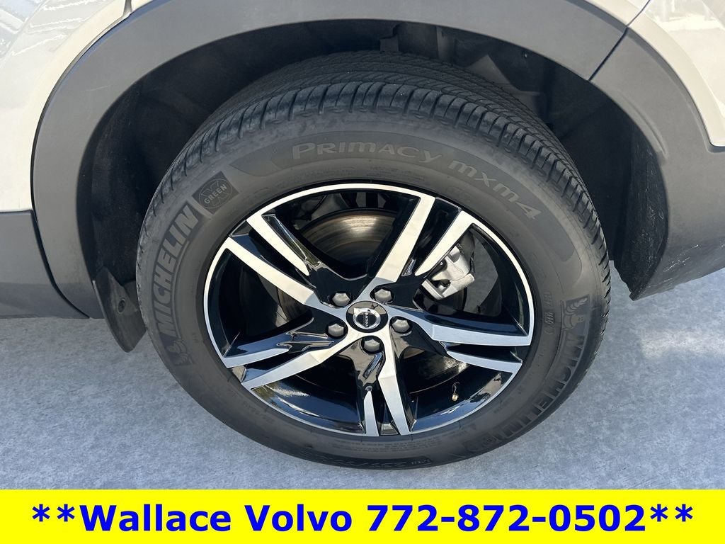 2025 Volvo XC40 B5 Core