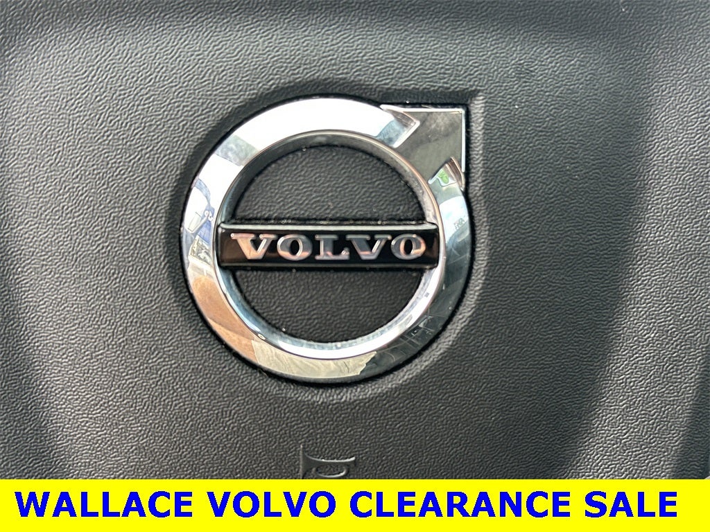 2024 Volvo XC40 B5 Plus Dark Theme