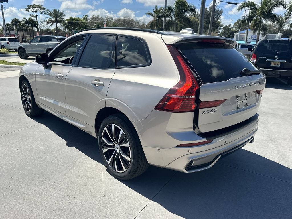 2023 Volvo XC60 B5 Plus Dark Theme