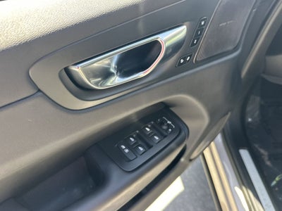 2023 Volvo XC60 B5 Plus Dark Theme