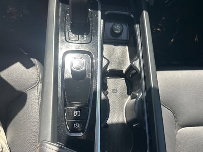 2023 Volvo XC60 B5 Plus Dark Theme