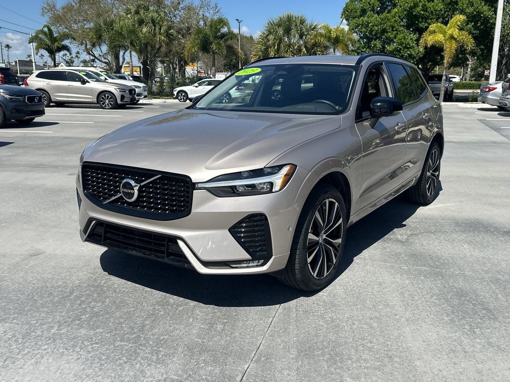2023 Volvo XC60 B5 Plus Dark Theme