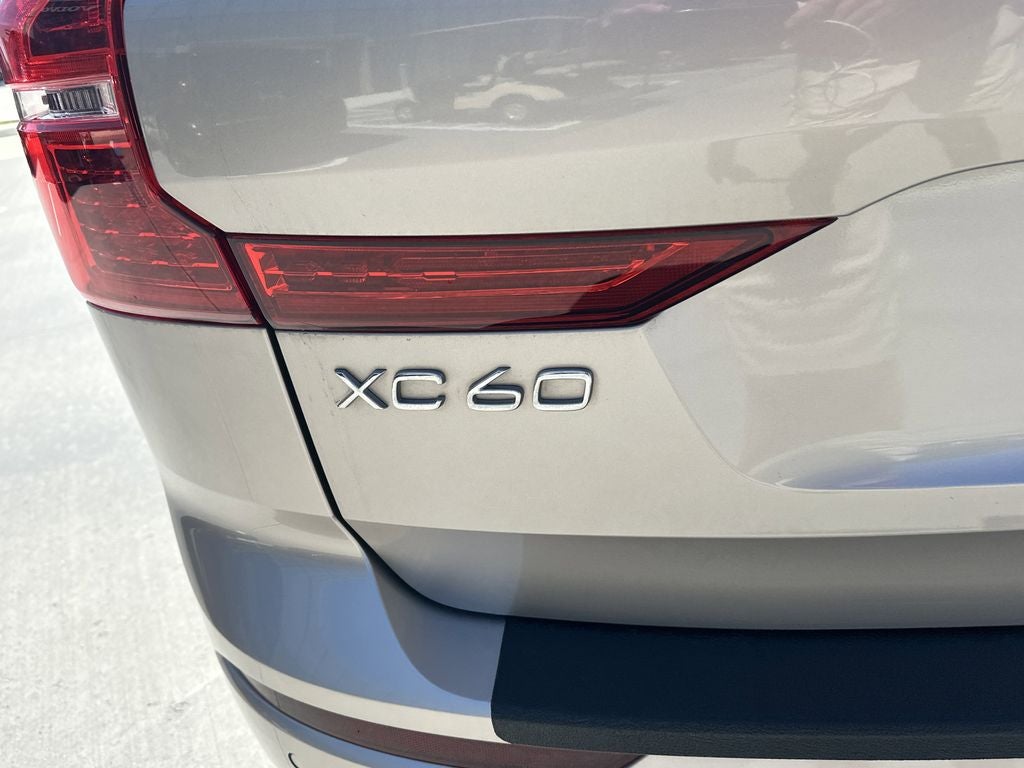 2023 Volvo XC60 B5 Plus Dark Theme