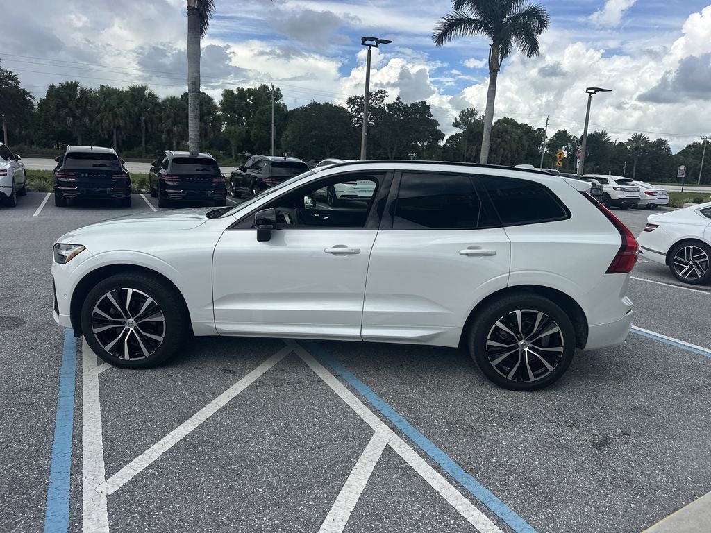 2023 Volvo XC60 B5 Plus Dark Theme