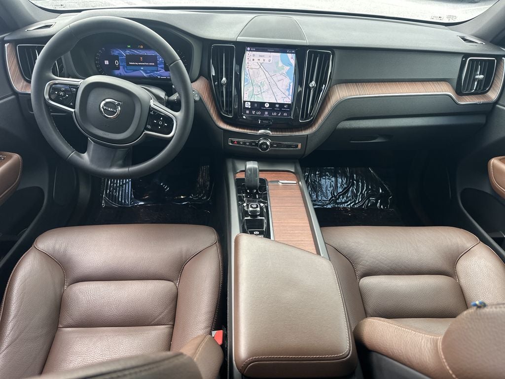 2023 Volvo XC60 B5 Plus Dark Theme