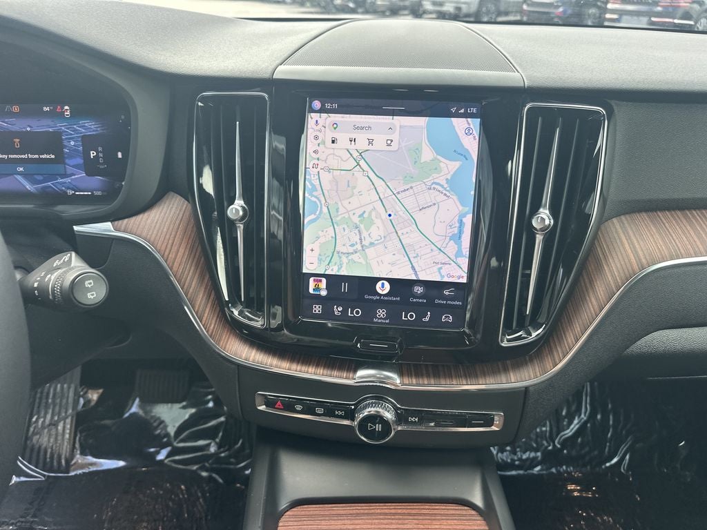 2023 Volvo XC60 B5 Plus Dark Theme