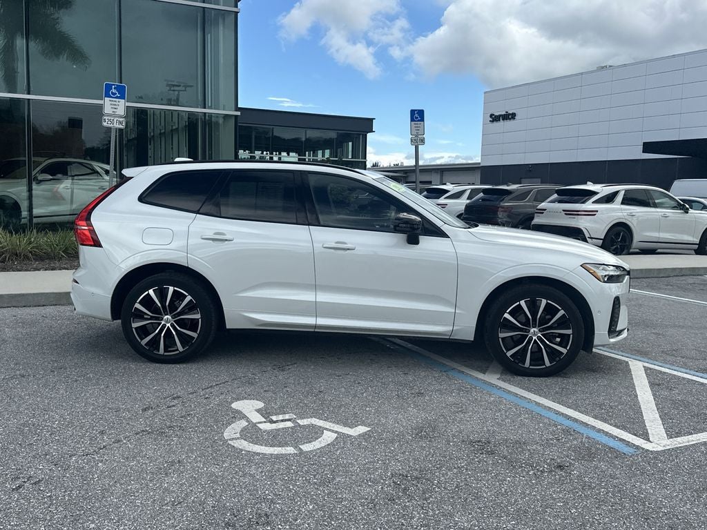2023 Volvo XC60 B5 Plus Dark Theme