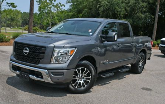 2023 Nissan Titan SV