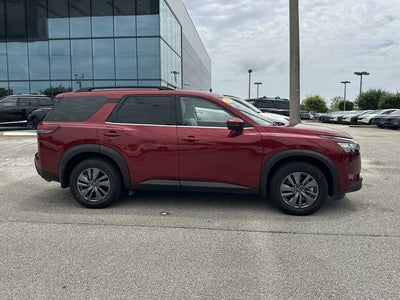 2025 Nissan Pathfinder SV