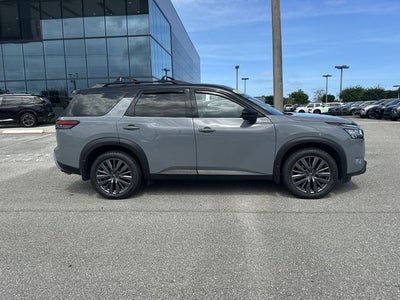 2024 Nissan Pathfinder SL