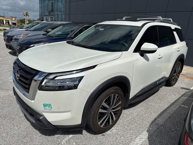 2024 Nissan Pathfinder Platinum 4WD's photo