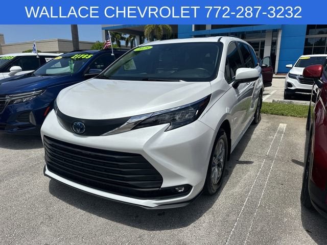 2025 Toyota Sienna XLE